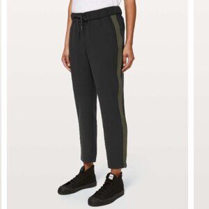 Lululemon On The Fly Pant Woven Track Stripe Black Green Size 6